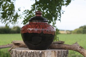 Bonbonnière émaillée en Rouge et Noir